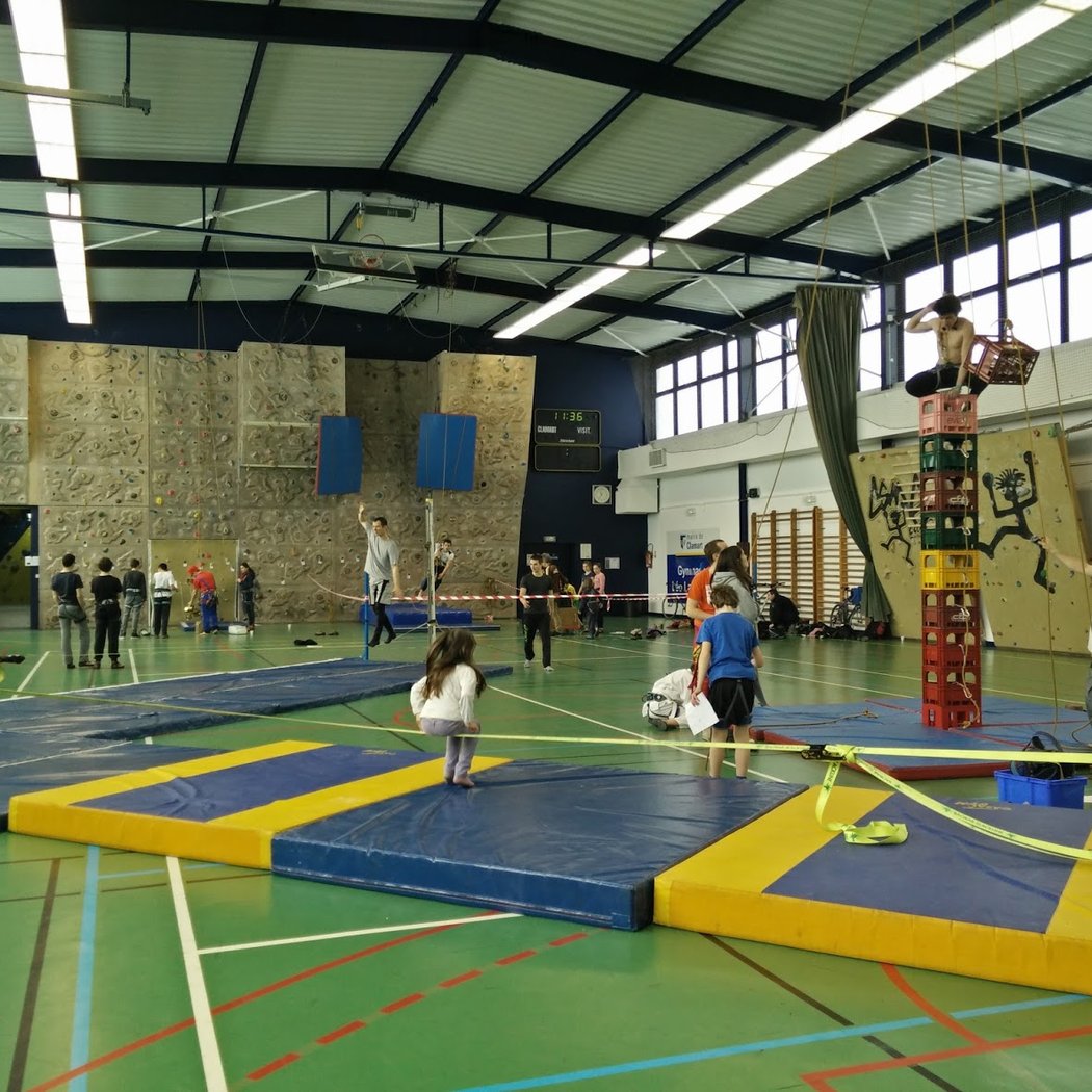 Club d'escalade de Clamart (Gymnase Léo Lagrange) : escalade, montagne, slackline ... 2